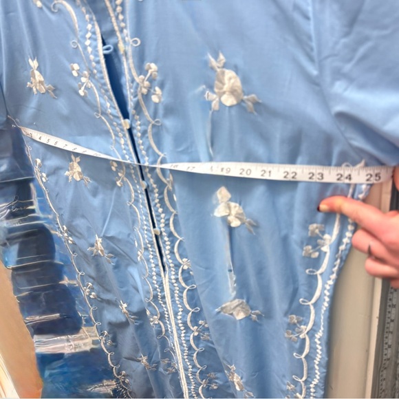 Vintage Caro of Honolulu Blue Embroidered Peignoir Robe •  Nylon • M/ - Picture 6 of 7